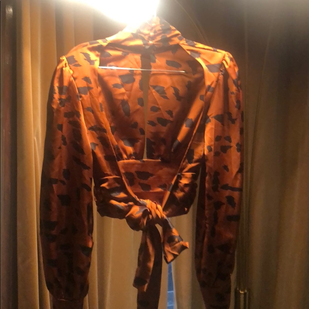 Silk satin open back glamorous blouse cognac
